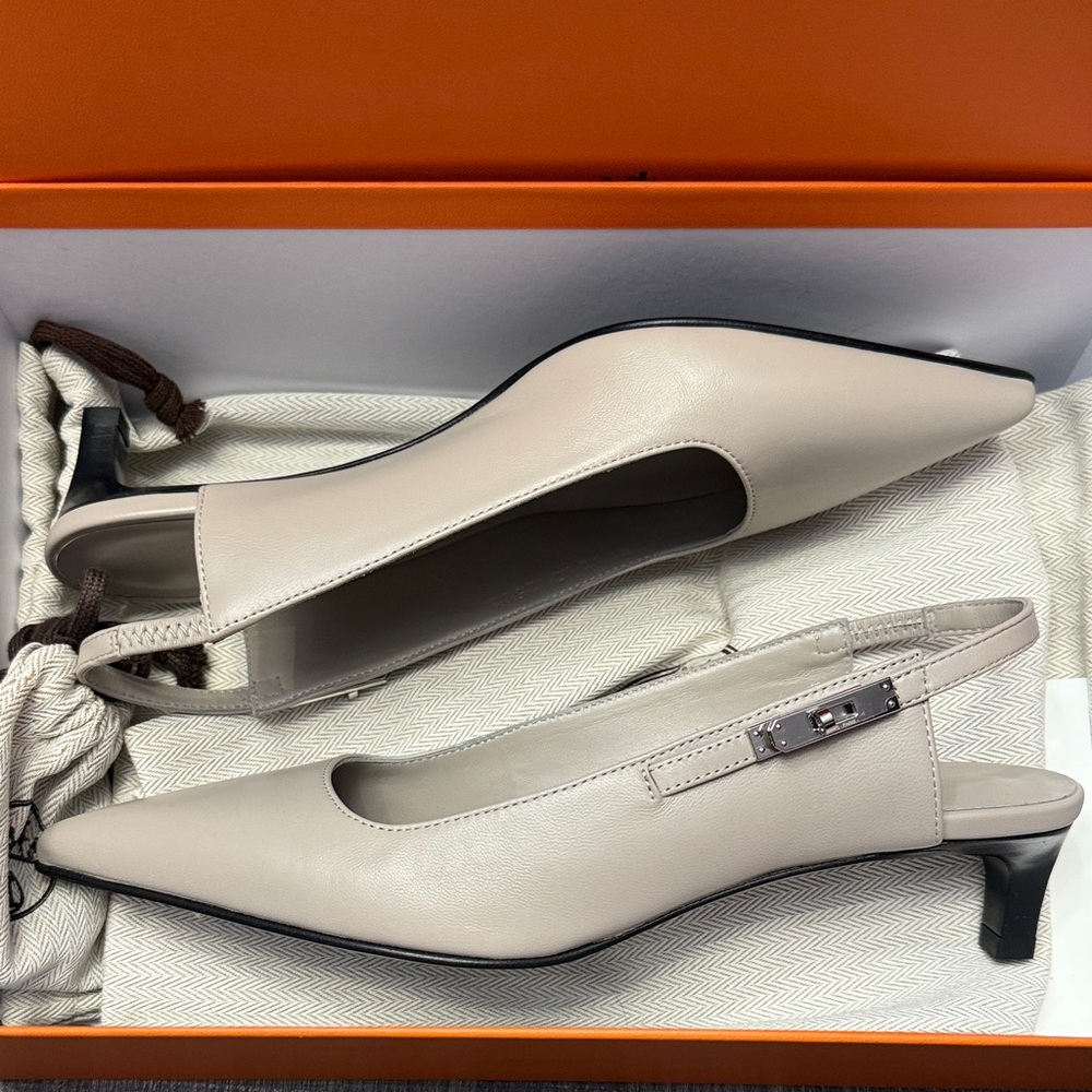 Hermes Lover 40 pump in Beige Galet (size 37)